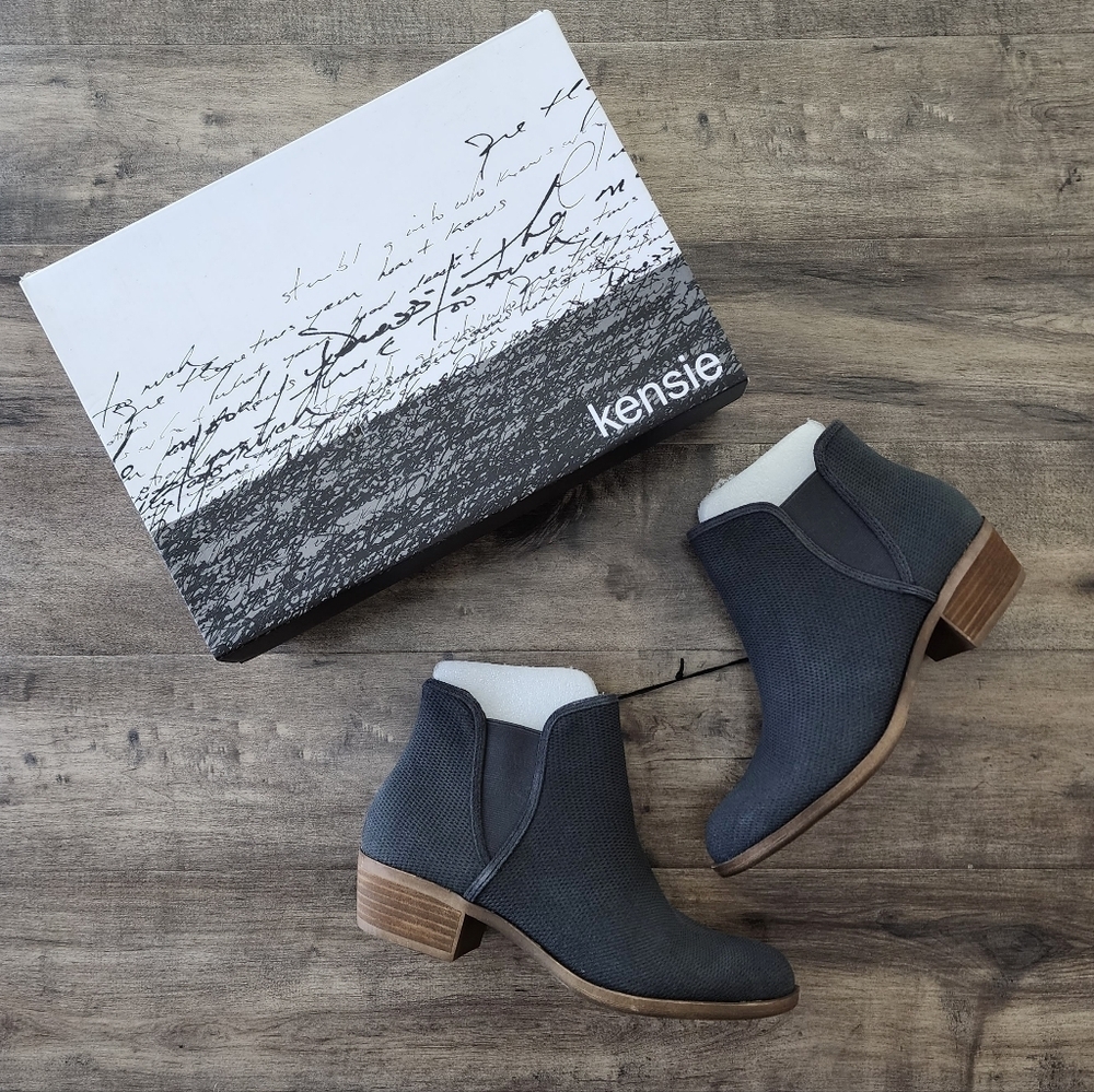 Kensie Gerona Perforated Suede Ankle Booties Dark Gray Women's 8.5 NEW - Picture 2 of 16